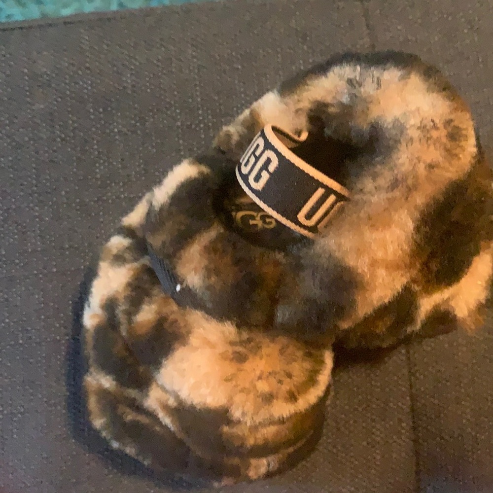 UGG SLIDES